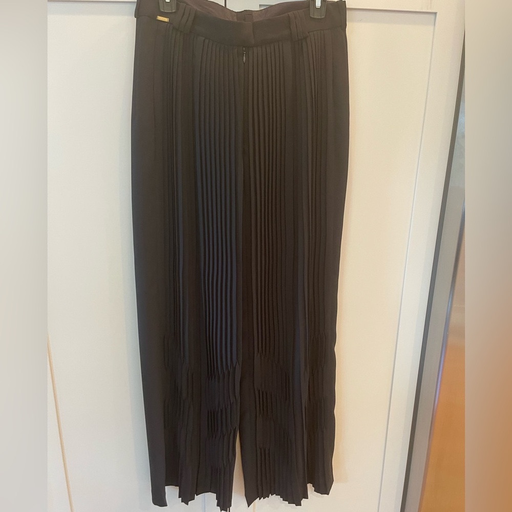 Stunning like-new pleated dress pants from Parisian designer